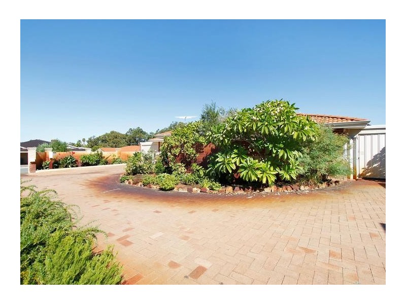 1/15 Bredgar Way, Marangaroo WA 6064