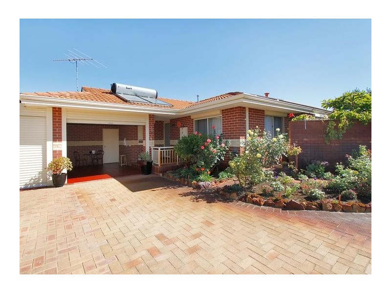 1/15 Bredgar Way, Marangaroo WA 6064