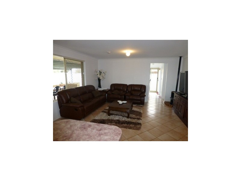 6 Graduate Place, Marangaroo WA 6064