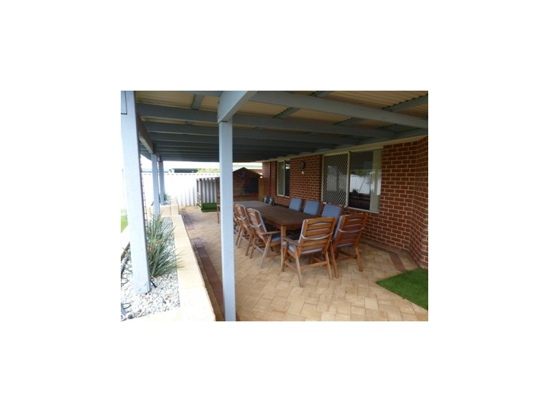 6 Graduate Place, Marangaroo WA 6064