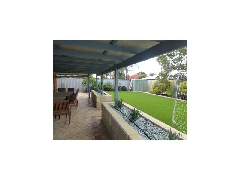 6 Graduate Place, Marangaroo WA 6064