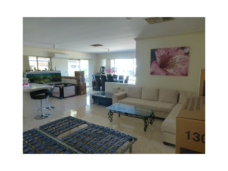 9 Scholar Close, Marangaroo WA 6064