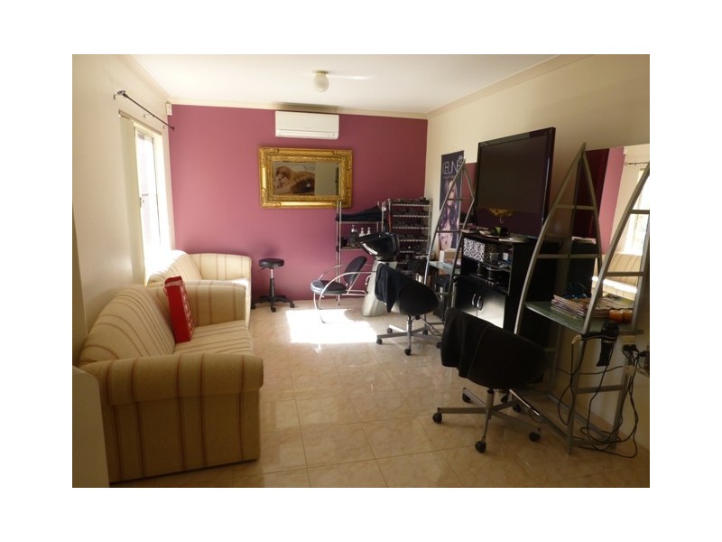 9 Scholar Close, Marangaroo WA 6064