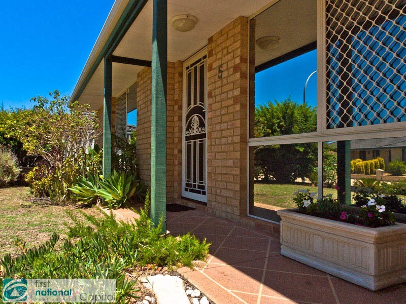 5 Masters Place, Marangaroo WA 6064