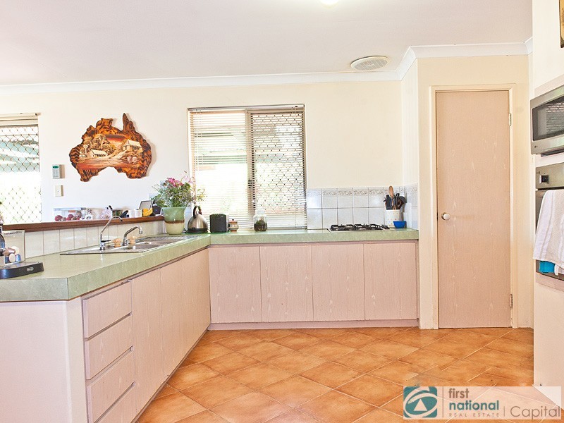 5 Masters Place, Marangaroo WA 6064