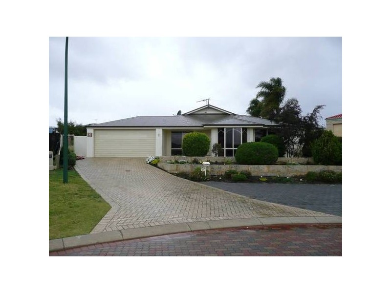 8 Oakman Grove, Landsdale WA 6065