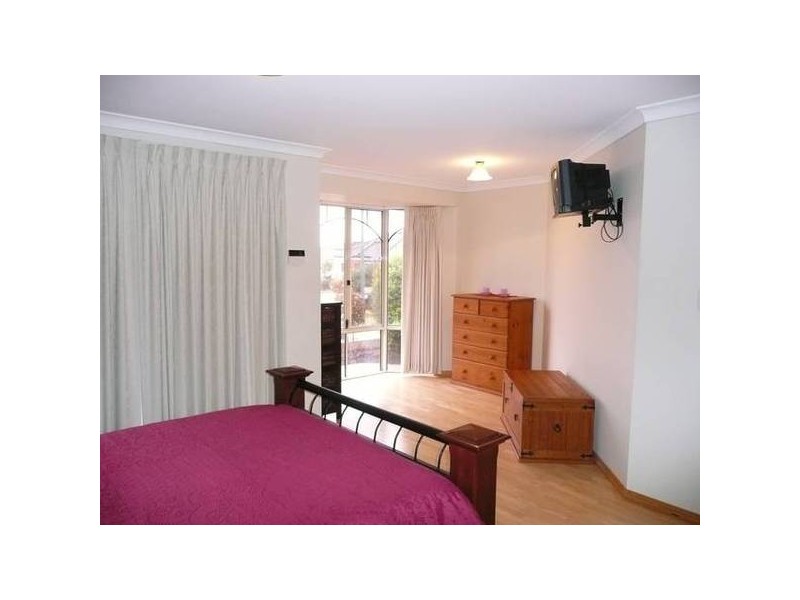 8 Oakman Grove, Landsdale WA 6065