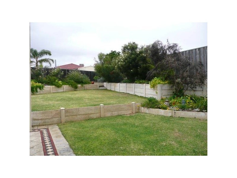 8 Oakman Grove, Landsdale WA 6065