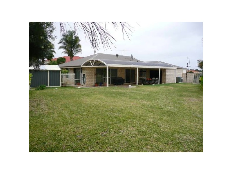 8 Oakman Grove, Landsdale WA 6065