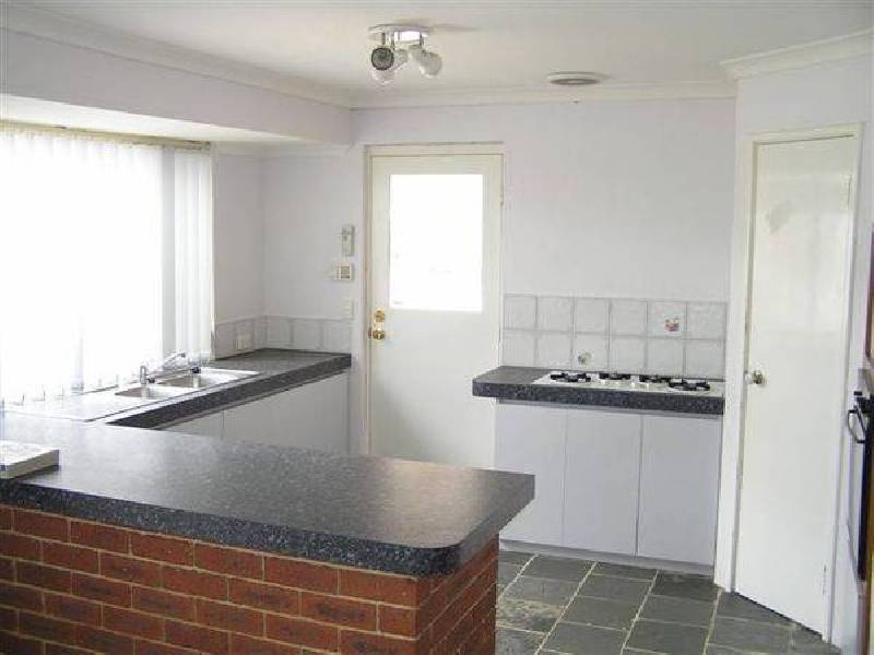 15 Dymchurch Court, Marangaroo WA 6064