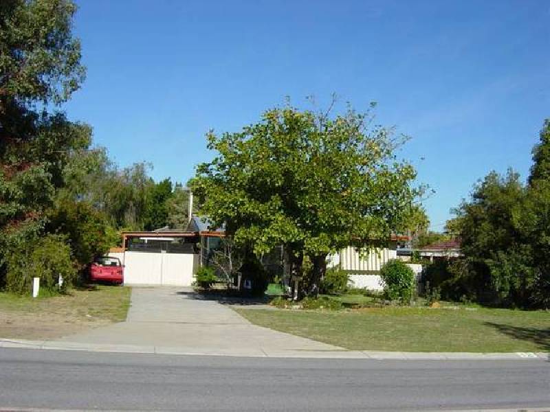 12 Montrose Ave, Girrawheen WA 6064