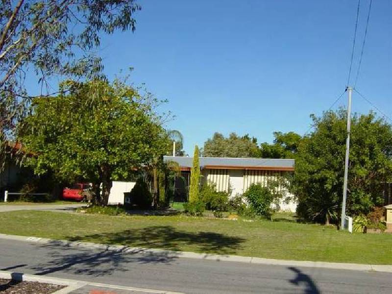12 Montrose Ave, Girrawheen WA 6064