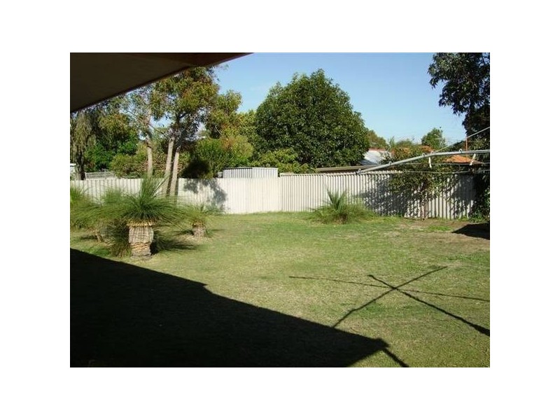 77 Amberton Avenue, Girrawheen WA 6064