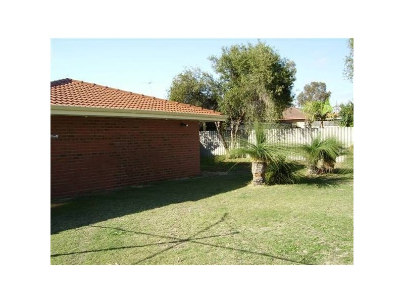 77 Amberton Avenue, Girrawheen WA 6064
