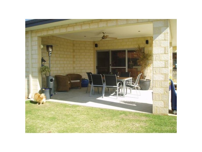 19 Evandale Rd, Darch WA 6065