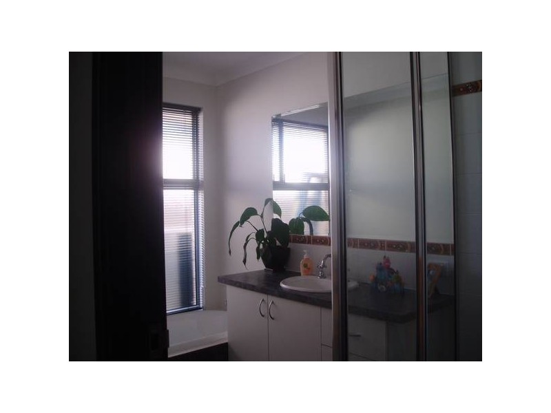 19 Evandale Rd, Darch WA 6065