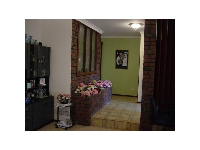 6 Liverpool Place, Alexander Heights WA 6064