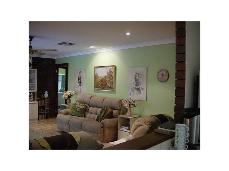 6 Liverpool Place, Alexander Heights WA 6064