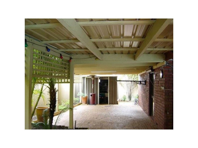 6 Liverpool Place, Alexander Heights WA 6064