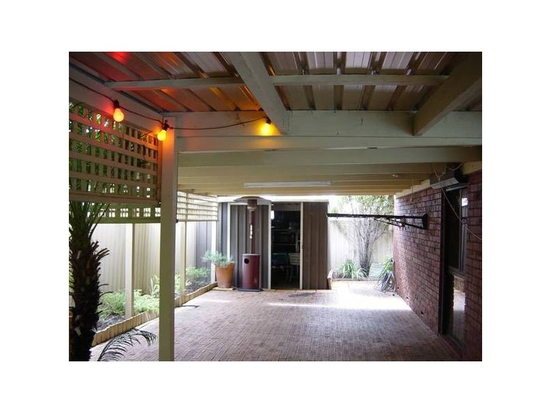 6 Liverpool Place, Alexander Heights WA 6064