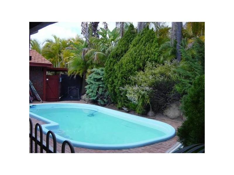 6 Liverpool Place, Alexander Heights WA 6064