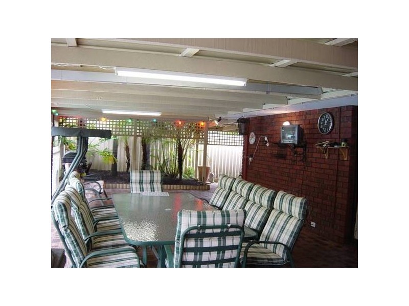 6 Liverpool Place, Alexander Heights WA 6064