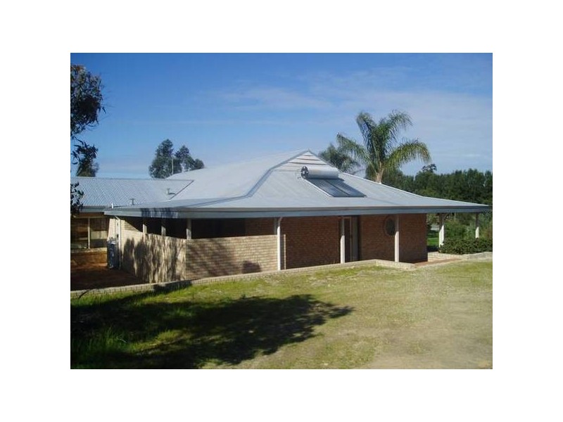 Badgerup Rd
(house), Wanneroo WA 6065