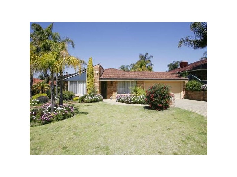 88 Azelia St, Alexander Heights WA 6064