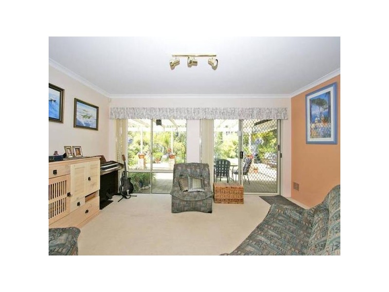 88 Azelia St, Alexander Heights WA 6064