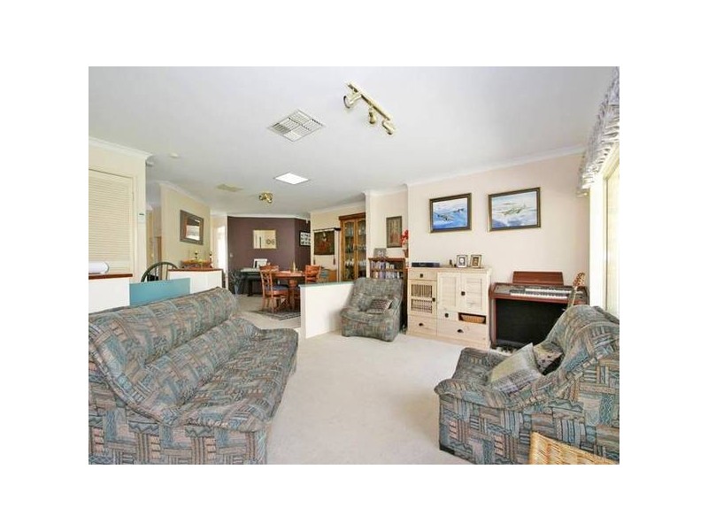 88 Azelia St, Alexander Heights WA 6064