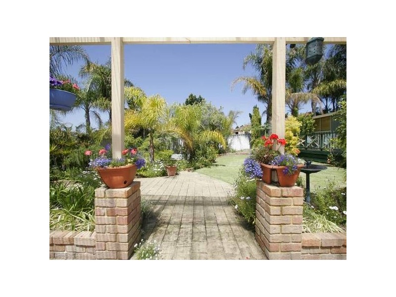 88 Azelia St, Alexander Heights WA 6064