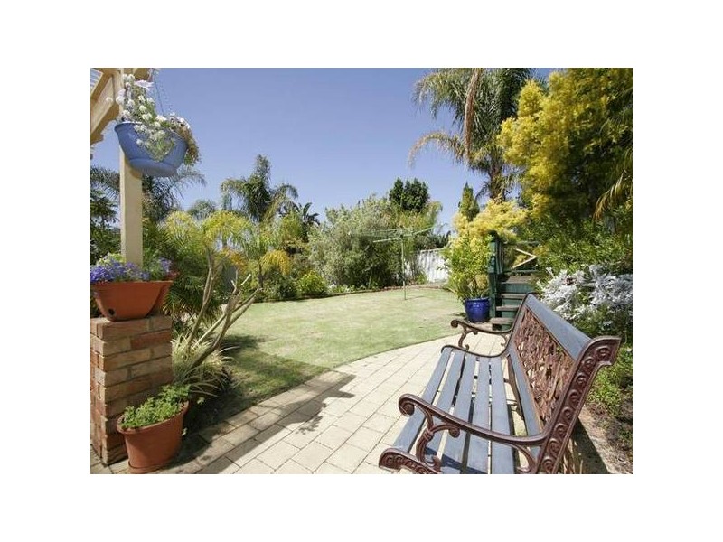 88 Azelia St, Alexander Heights WA 6064