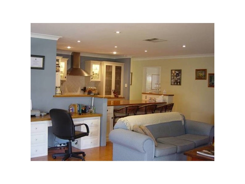 5 Coachwood Gardens, Ballajura WA 6066