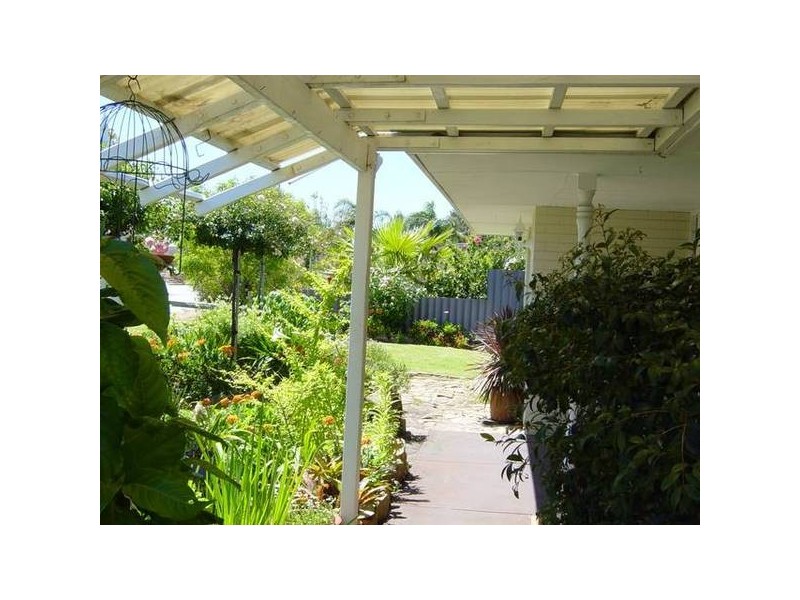 5 Coachwood Gardens, Ballajura WA 6066