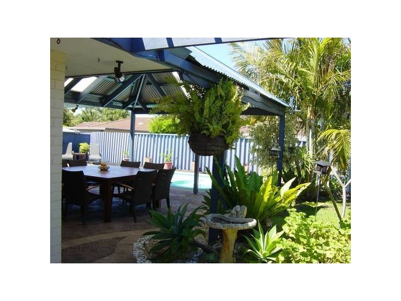 5 Coachwood Gardens, Ballajura WA 6066