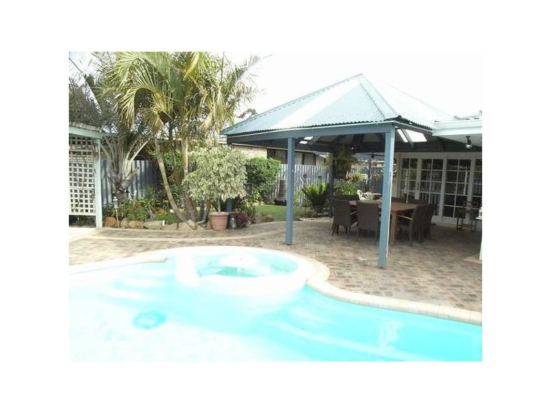 5 Coachwood Gardens, Ballajura WA 6066