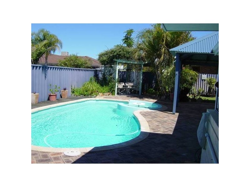 5 Coachwood Gardens, Ballajura WA 6066