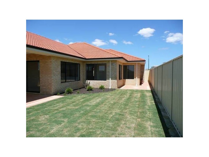 6 Glenesk St, Madeley WA 6065