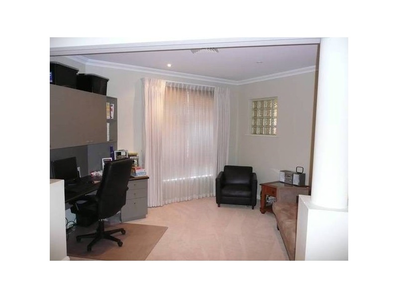 15 FAIRPARK RETREAT, Landsdale WA 6065