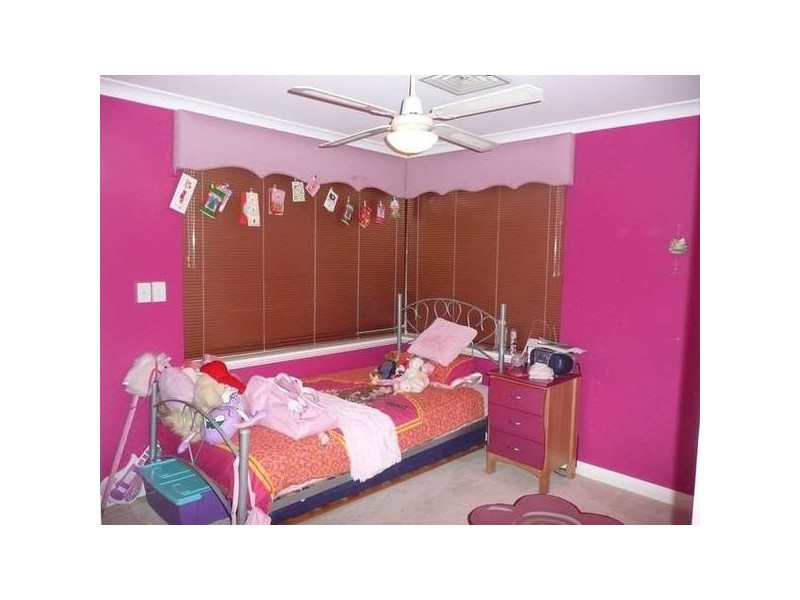 15 FAIRPARK RETREAT, Landsdale WA 6065