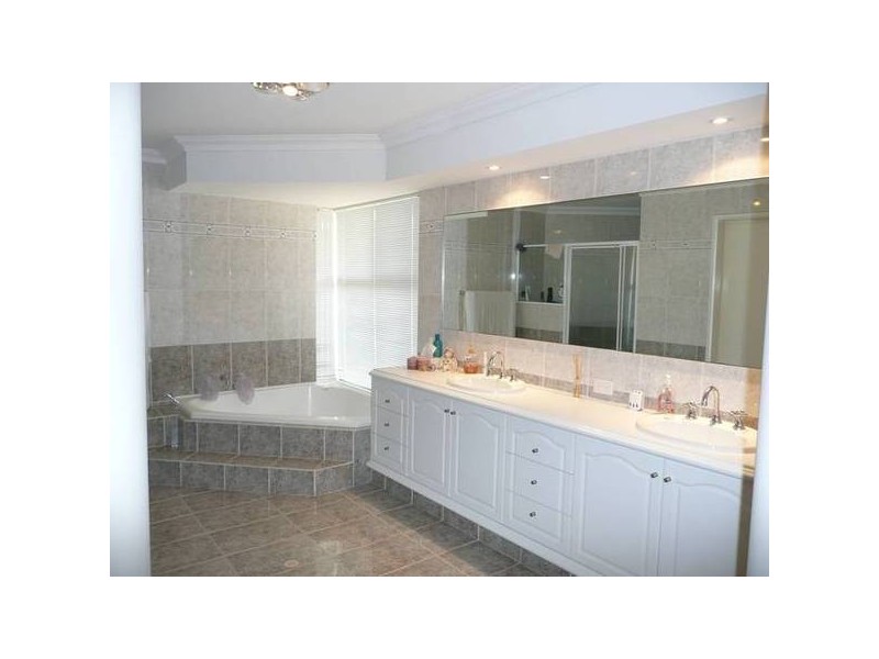 15 FAIRPARK RETREAT, Landsdale WA 6065