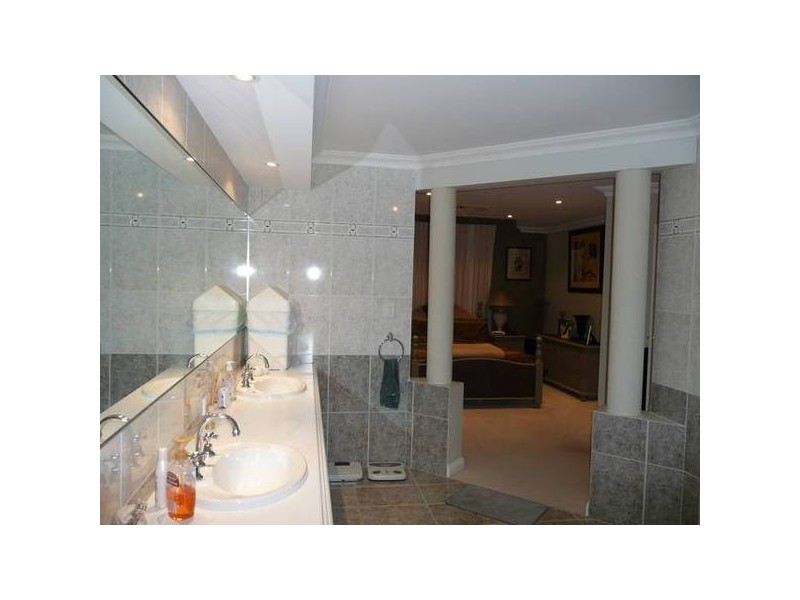 15 FAIRPARK RETREAT, Landsdale WA 6065