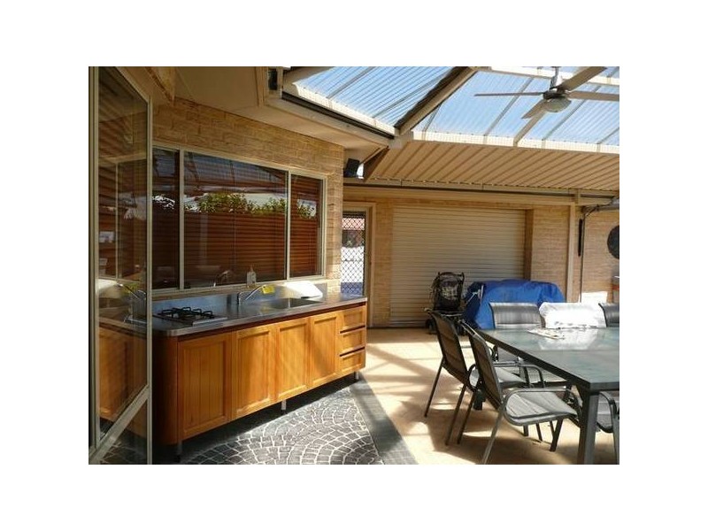 15 FAIRPARK RETREAT, Landsdale WA 6065