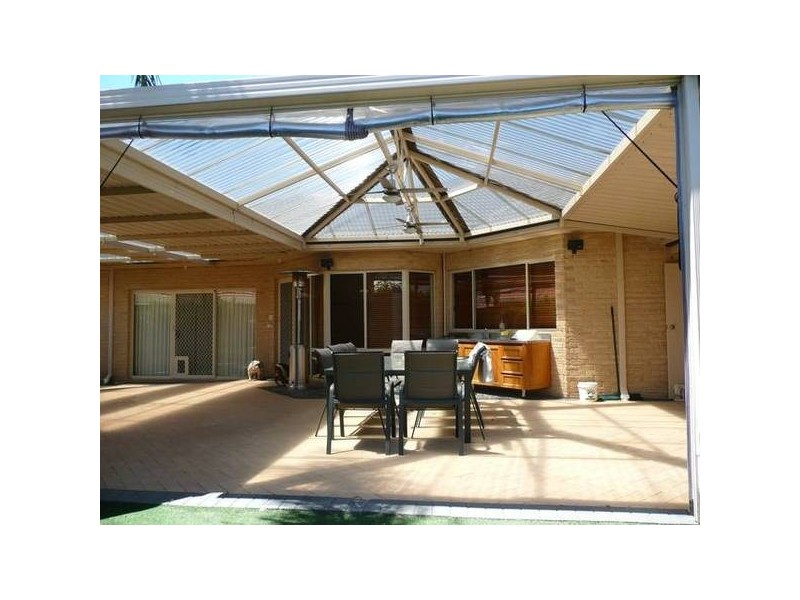 15 FAIRPARK RETREAT, Landsdale WA 6065