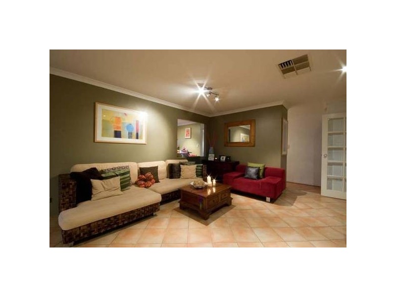 5 BROOKWAY RETREAT, Landsdale WA 6065