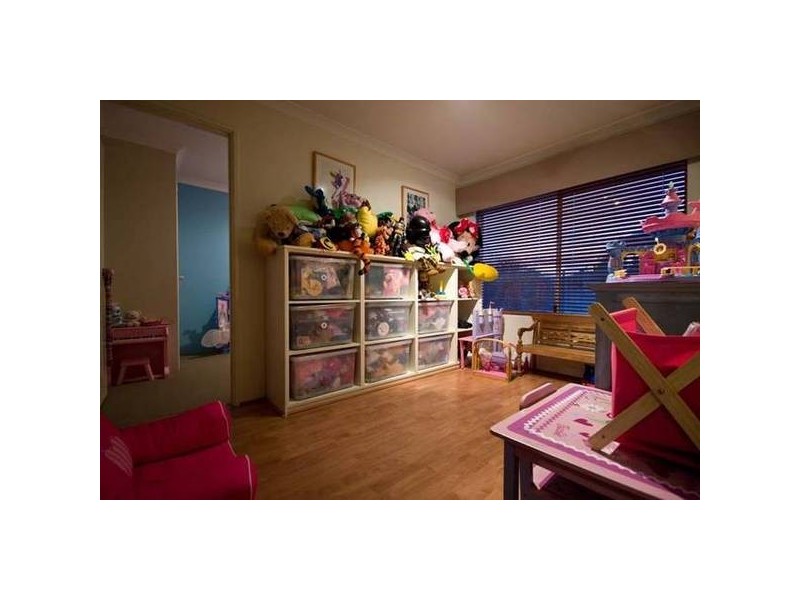 5 BROOKWAY RETREAT, Landsdale WA 6065