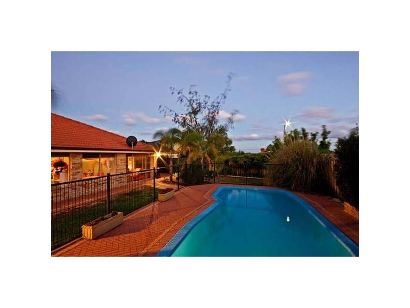 5 BROOKWAY RETREAT, Landsdale WA 6065