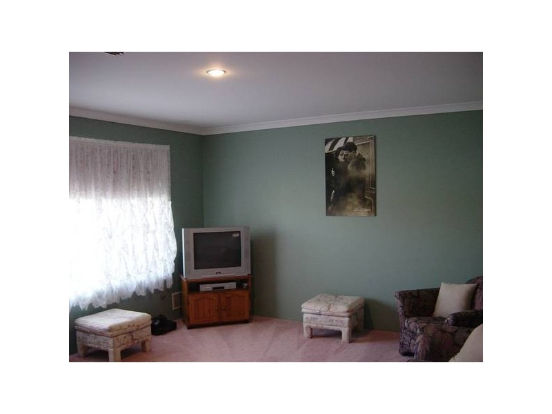 16 BROOKWAY RETREAT, Landsdale WA 6065