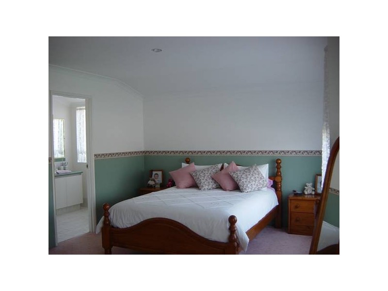 16 BROOKWAY RETREAT, Landsdale WA 6065