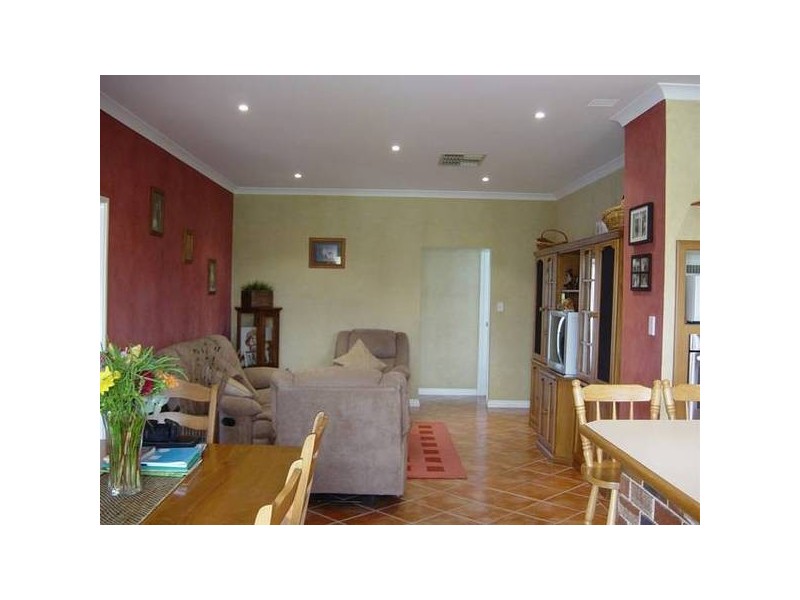 16 BROOKWAY RETREAT, Landsdale WA 6065